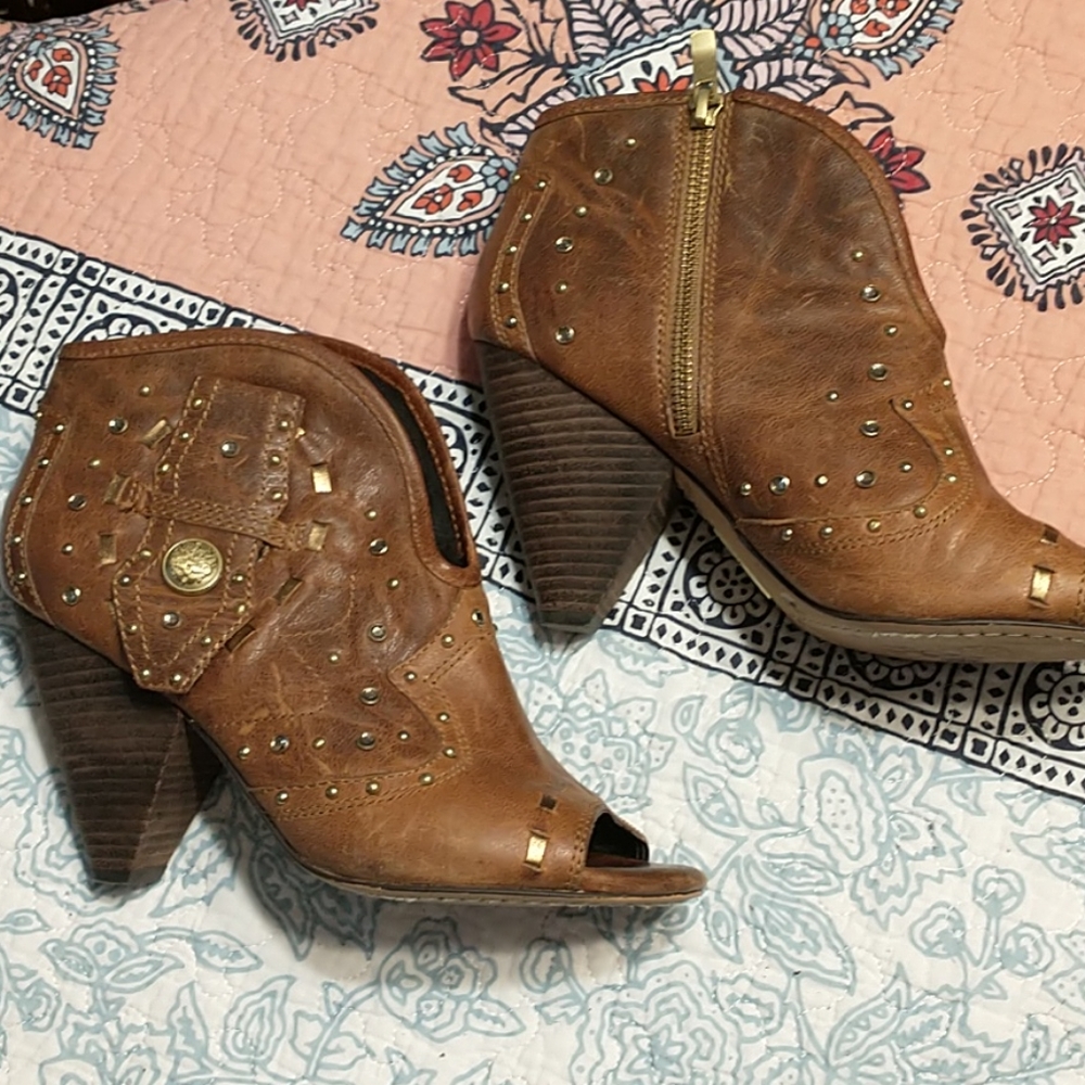 Vince Camuto adorable shoes/booties